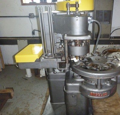 Picture of an Angelus 10P can seamer